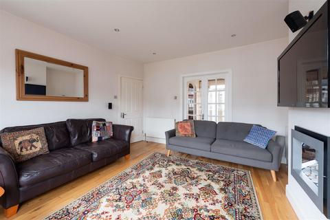 4 bedroom semi-detached house for sale, Knoll Drive, London N14