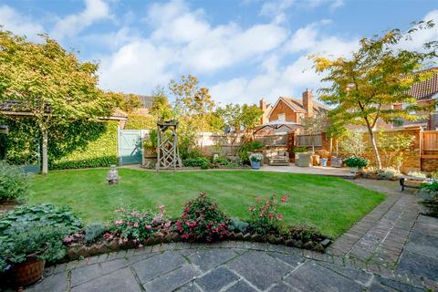 undefined, Walton Drive, Horsham