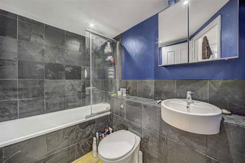 2 bedroom flat for sale, Saltoun Road, London SW2