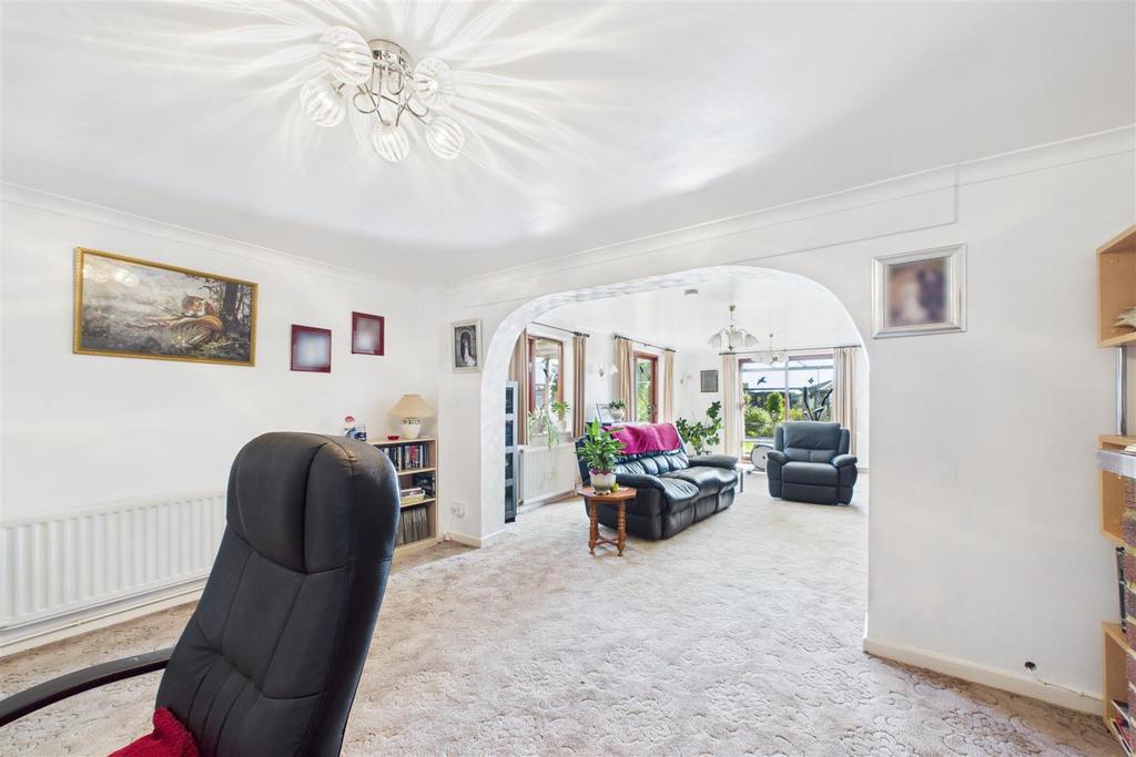 CAM01894 G0-PR0227-STILL013.jpg