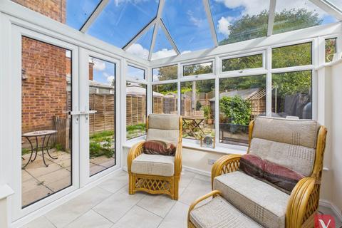 3 bedroom terraced house for sale, Saltdean Close, Luton LU2