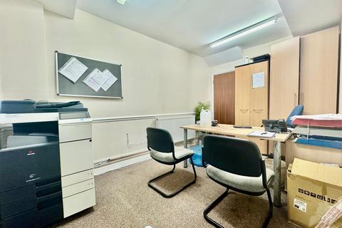 Office to rent, Wellington St Luton LU1 5AF