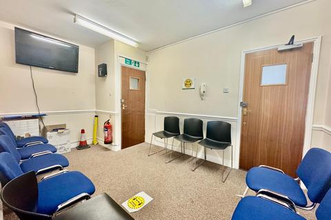 Office to rent, Wellington St Luton LU1 5AF
