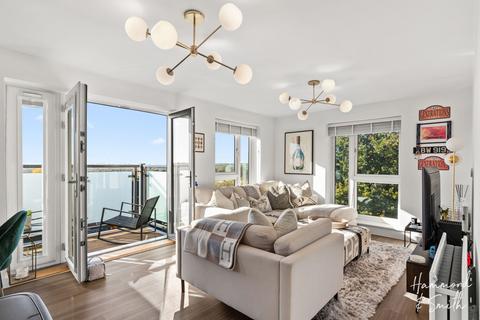 2 bedroom apartment for sale, Newmans Lane, Loughton IG10