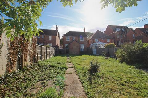 4 bedroom house for sale, Ida Road, Skegness