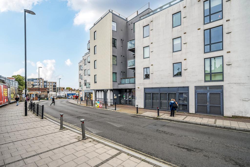 Perry Vale, London 1 bed apartment - £300,000