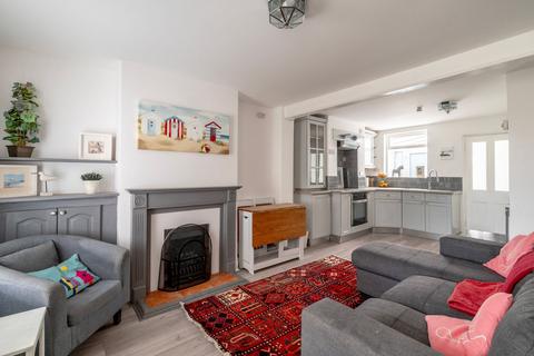 2 bedroom terraced house for sale, Church Road, Kessingland