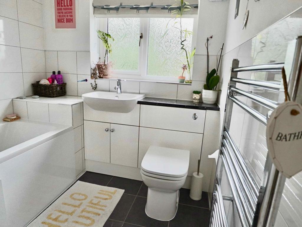 Luxury Bathroom (rear)