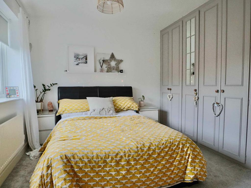 Bedroom 1 (rear)
