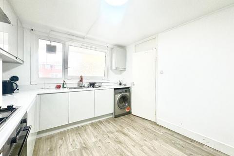 4 bedroom apartment to rent, Surrey Lane, London SW11
