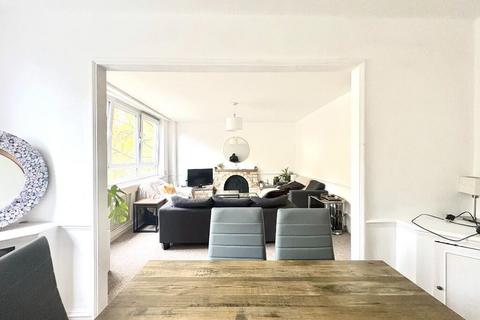 4 bedroom apartment to rent, Surrey Lane, London SW11