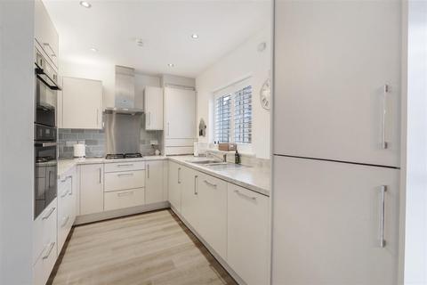 20 Dumbrell Drive, Paddock Wood, Tonbridge, TN12 6FH