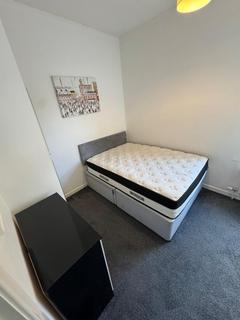 3 bedroom flat to rent, Thornton Road