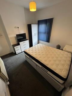 3 bedroom flat to rent, Thornton Road