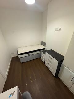 3 bedroom flat to rent, Thornton Road
