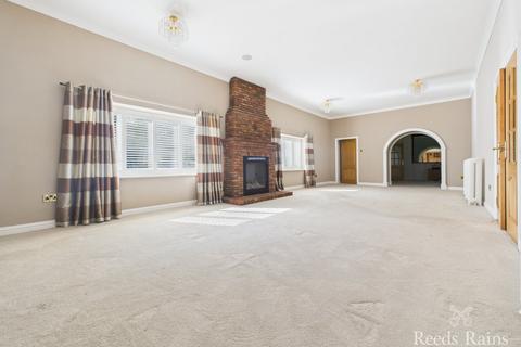 undefined, Crook DL15