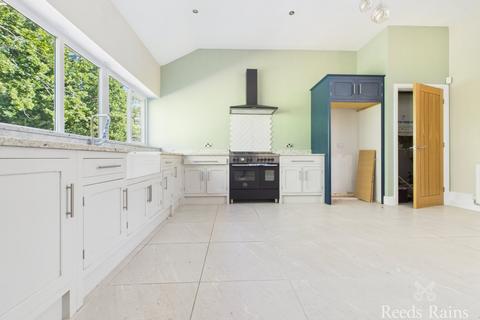 undefined, Crook DL15