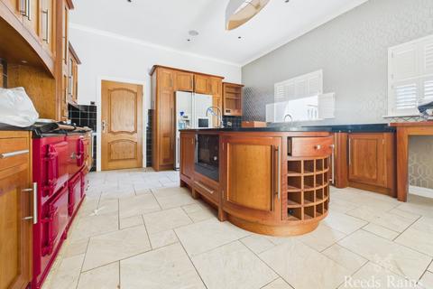 undefined, Crook DL15