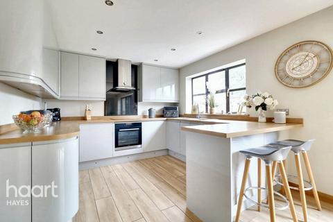 undefined, Darris Close, Hayes