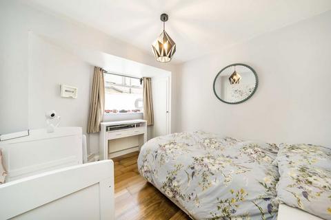 2 bedroom flat for sale, Ritherdon Road, London SW17