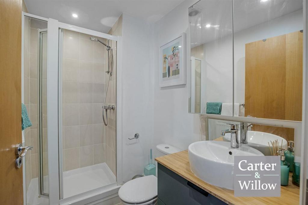En suite shower