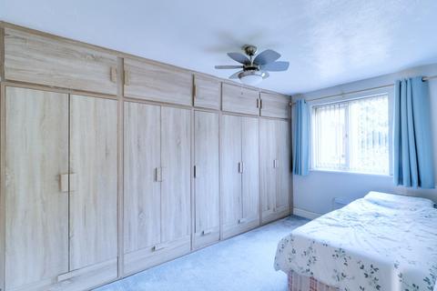 2 bedroom retirement property for sale, Upminster Road South, Rainham RM13