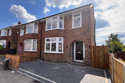 5 bedroom semi-detached house to rent, Durham Road, Luton