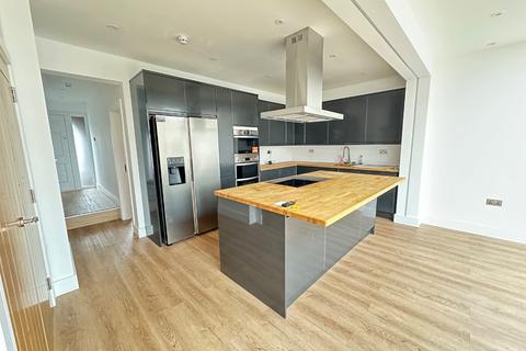 5 bedroom semi-detached house to rent, Durham Road, Luton