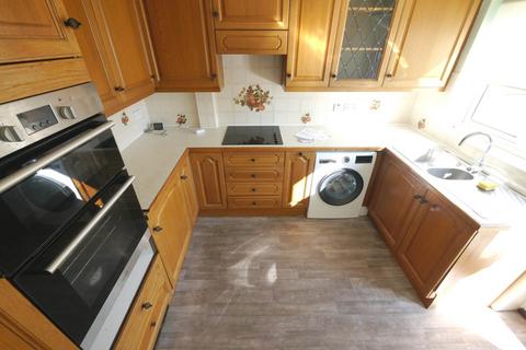 3 bedroom semi-detached house to rent, Hoddesdon