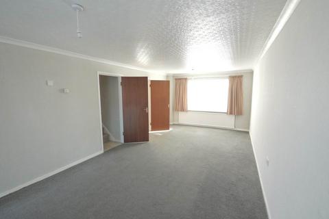 3 bedroom semi-detached house to rent, Hoddesdon