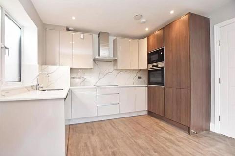 3 bedroom apartment to rent, Wood Lane, Isleworth TW7
