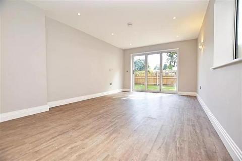 3 bedroom apartment to rent, Wood Lane, Isleworth TW7