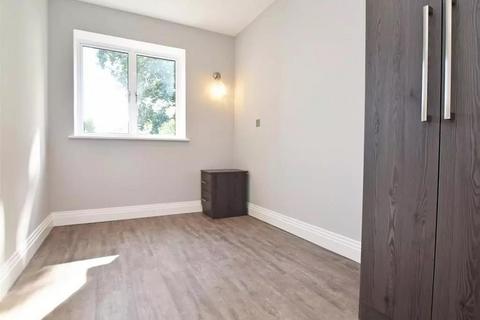 3 bedroom apartment to rent, Wood Lane, Isleworth TW7