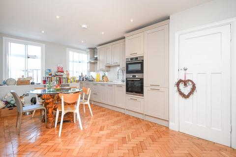 3 bedroom flat for sale, Baker Street, London, NW1