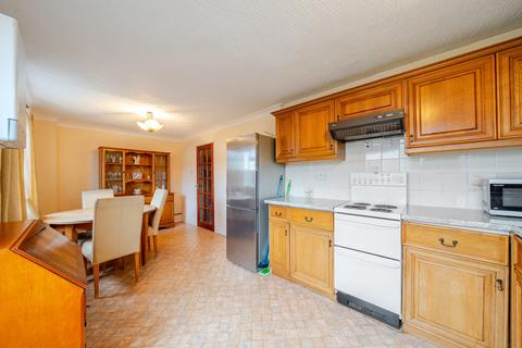 3 bedroom terraced house for sale, Chigwell View, Collier Row RM5