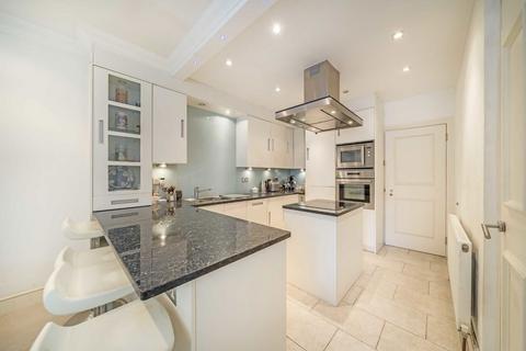 2 bedroom flat for sale, Bolingbroke Grove, London SW11