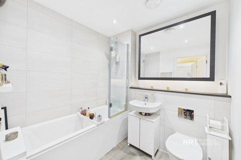 1 bedroom flat for sale, Ceres Crescent, Epsom, Surrey. KT17