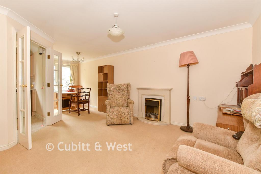Lounge/ Dining Room