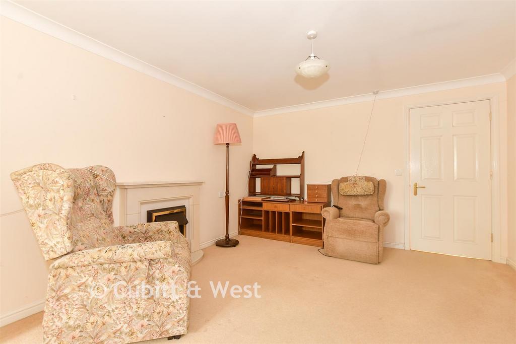 Lounge/ Dining Room