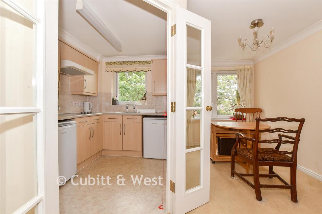Lounge/ Dining Room