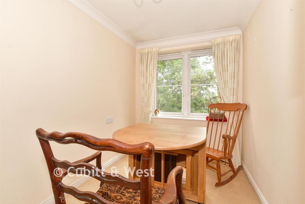 Lounge/ Dining Room