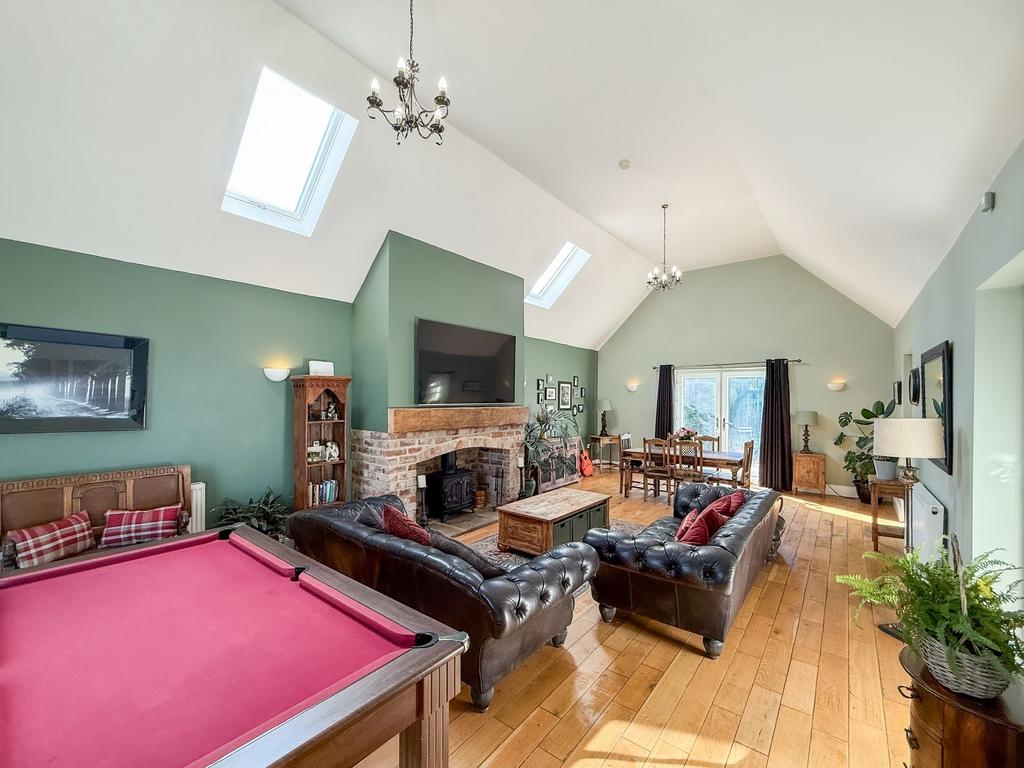 Lounge/Dining Room