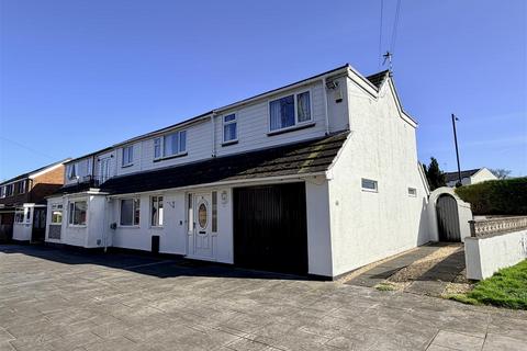 5 bedroom semi-detached house for sale, Kirkham Road, Freckleton