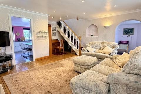 5 bedroom semi-detached house for sale, Kirkham Road, Freckleton