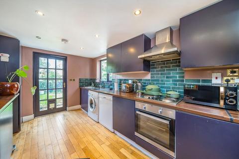 3 bedroom maisonette for sale, Kings Grove, London SE15
