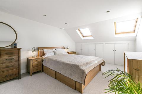 12 Dean Road, Hounslow, TW3 2EZ