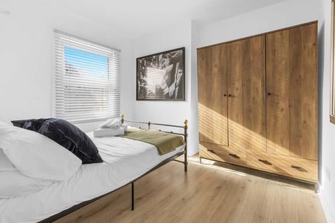 1 bedroom apartment to rent, Portobello Road, London, W11