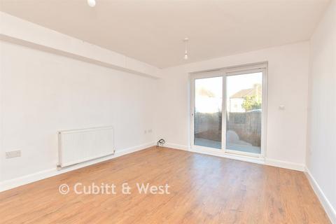 2 bedroom ground floor flat for sale, Mile Oak Road, Portslade, East Sussex