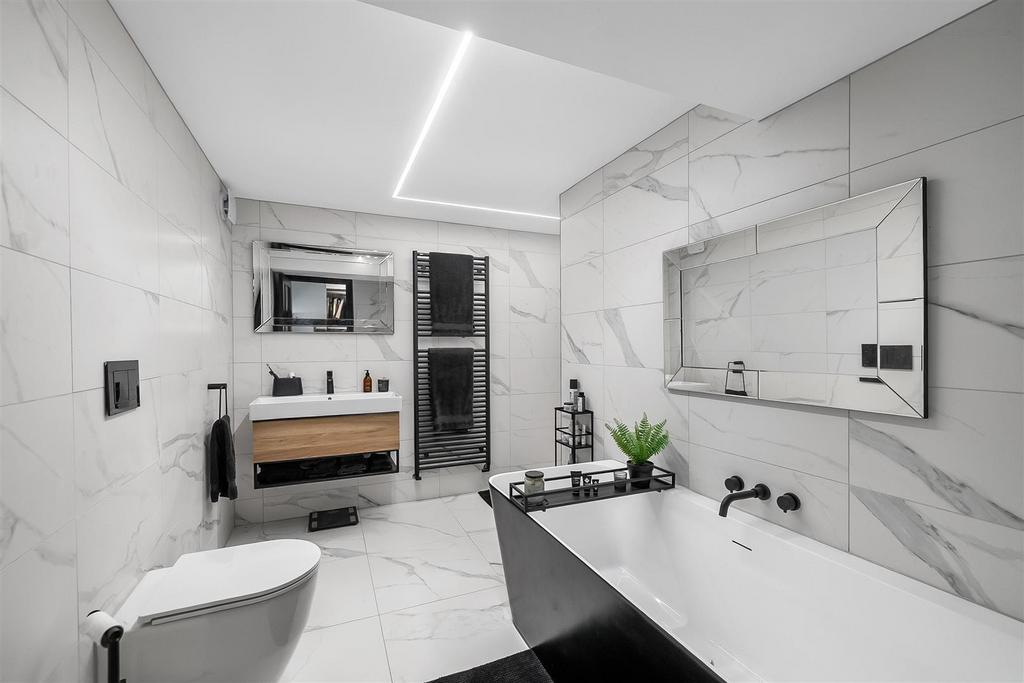 En Suite Bathroom