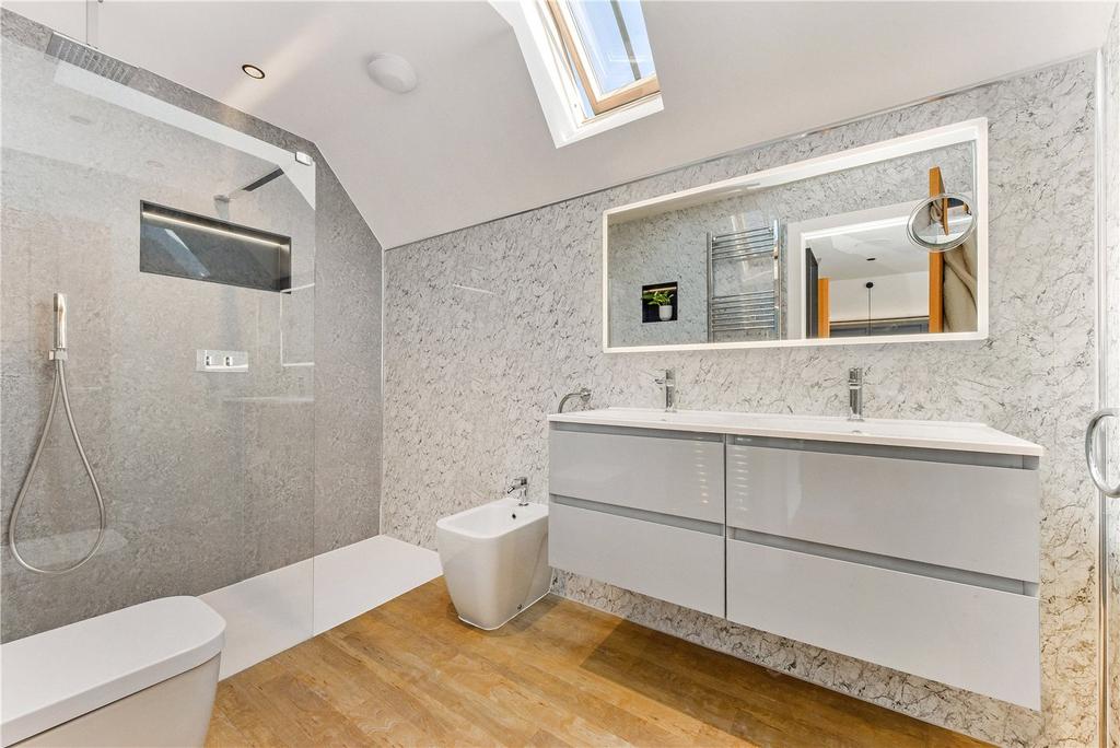 Main En Suite